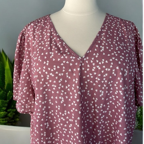 NWT!Pink Heart Print Ruched Short Sleeve Women's Top Size 30 or 6X - Picture 3 of 7